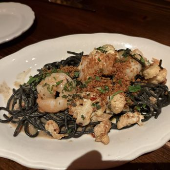 The Pink Door signature dishes Squid Ink Pasta
Linguine Alle Vongole
Pappardelle al Ragu